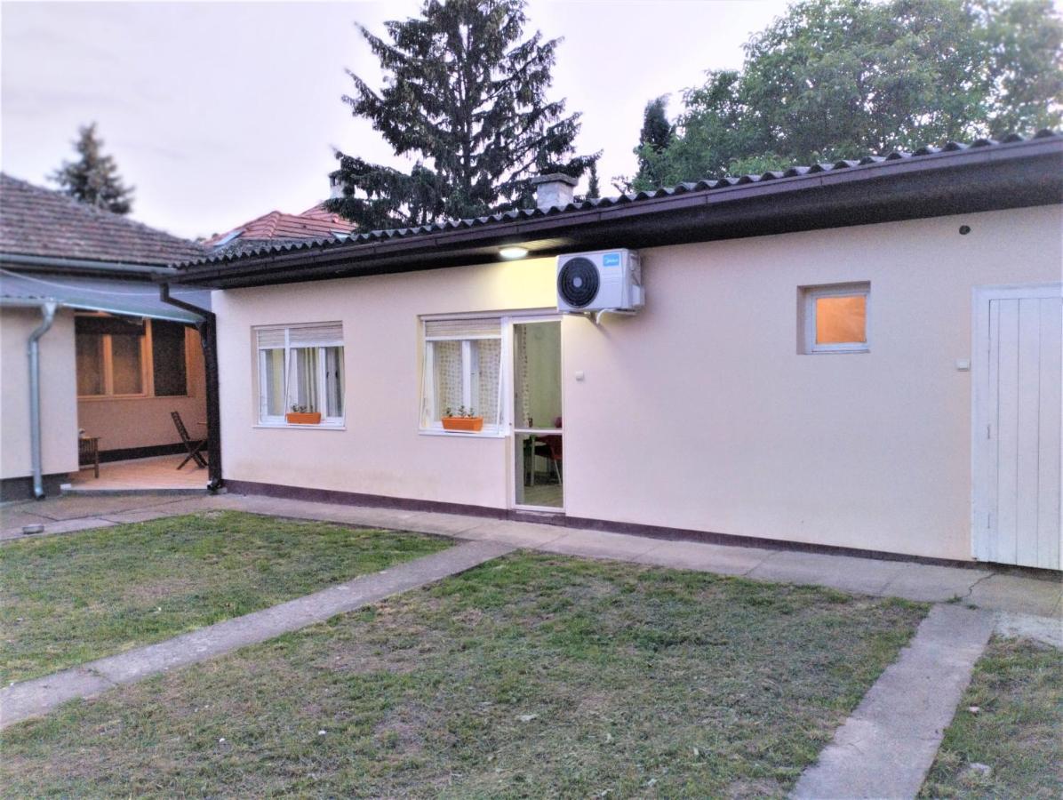 Cyclo Apartment Pinki Bačka Palanka Exterior foto